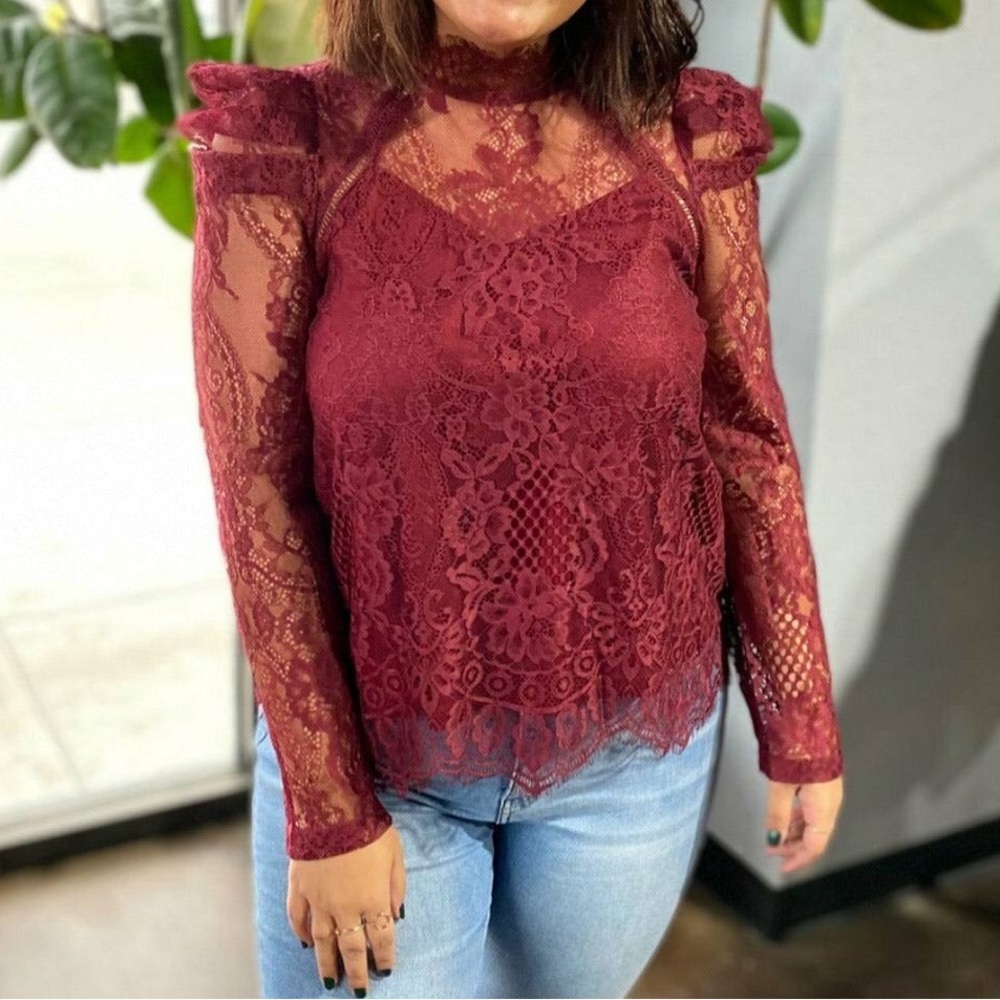 NWT Savanna Jane Puff Sleeve Lace Top